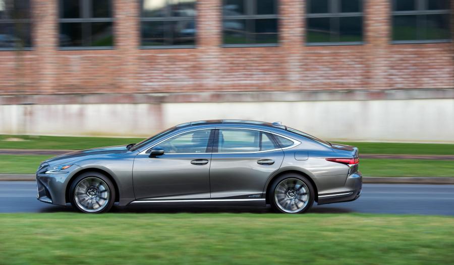  Lexus LS500h AWD 2018 года  (UK) (фото 24 из 40)